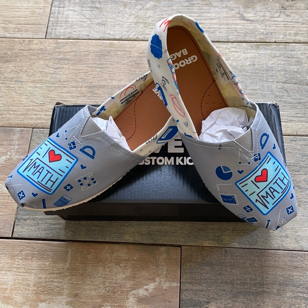 Groove Bags Gray/White/Blue Loafers Ladies Size 8.5W